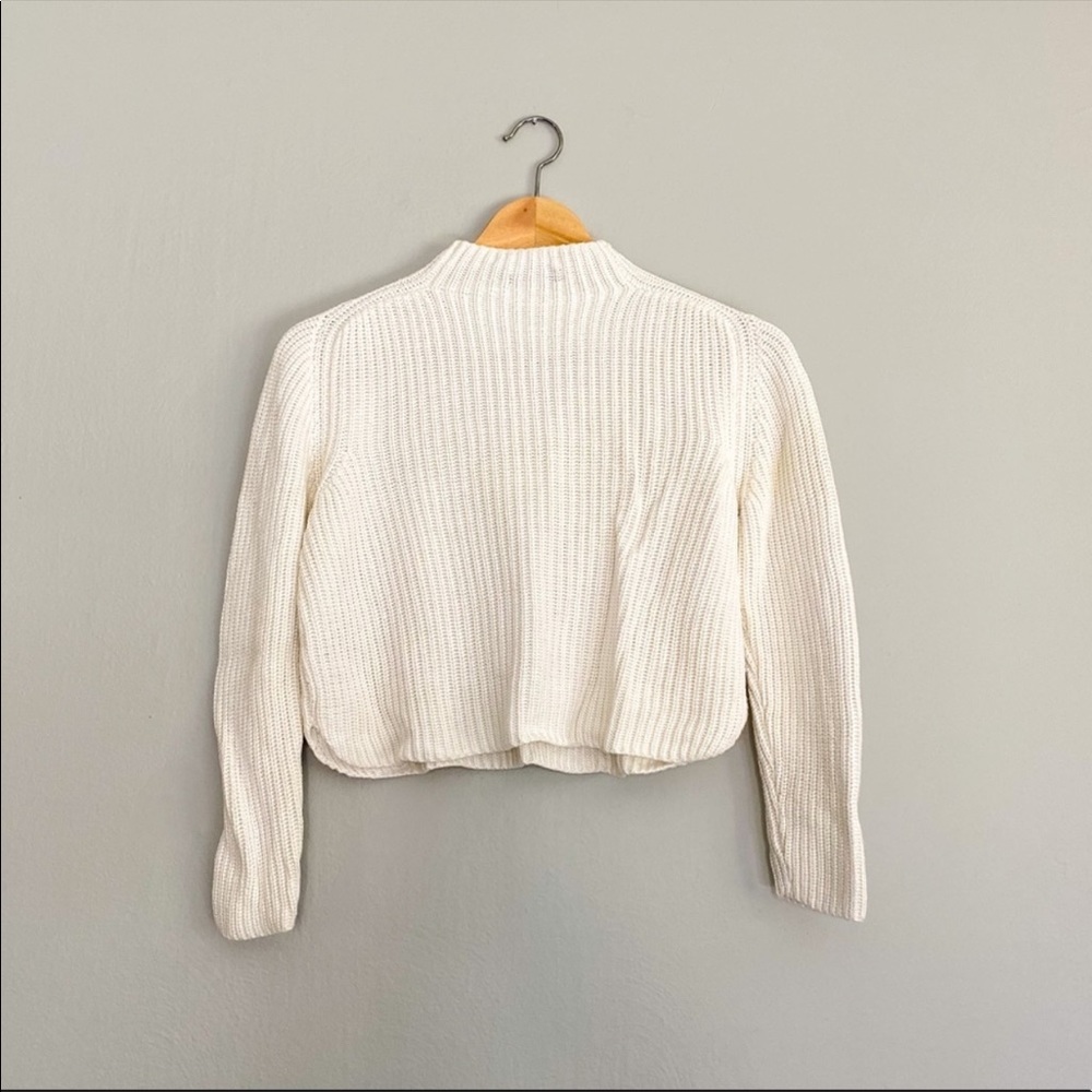White crop sweater - Picture 3 of 4